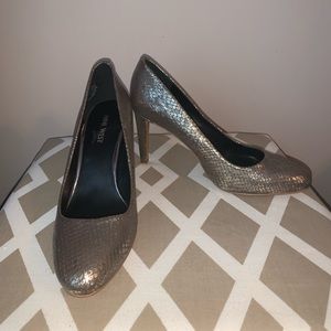 NWOT Nine West Metallic Heels sz 7.5